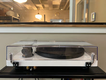Load image into Gallery viewer, Pro-ject Debut Carbon DC (White)