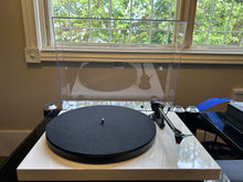 Load image into Gallery viewer, Pro-ject Debut Carbon DC (White)