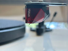 Load image into Gallery viewer, Pro-ject Debut Carbon DC (White)