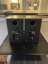 Load image into Gallery viewer, Boston CR6