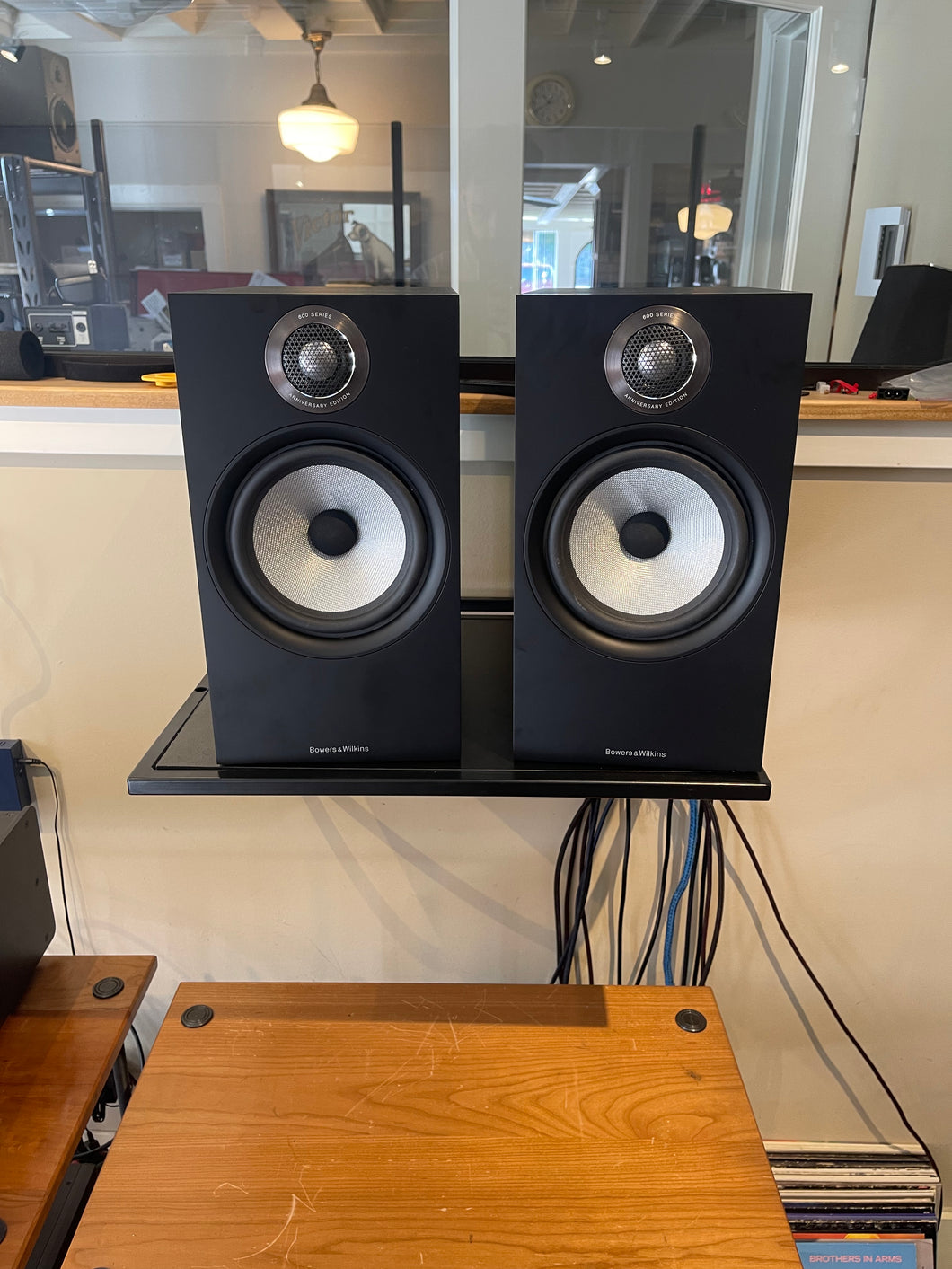 Bowers and Wilkins 606 S2